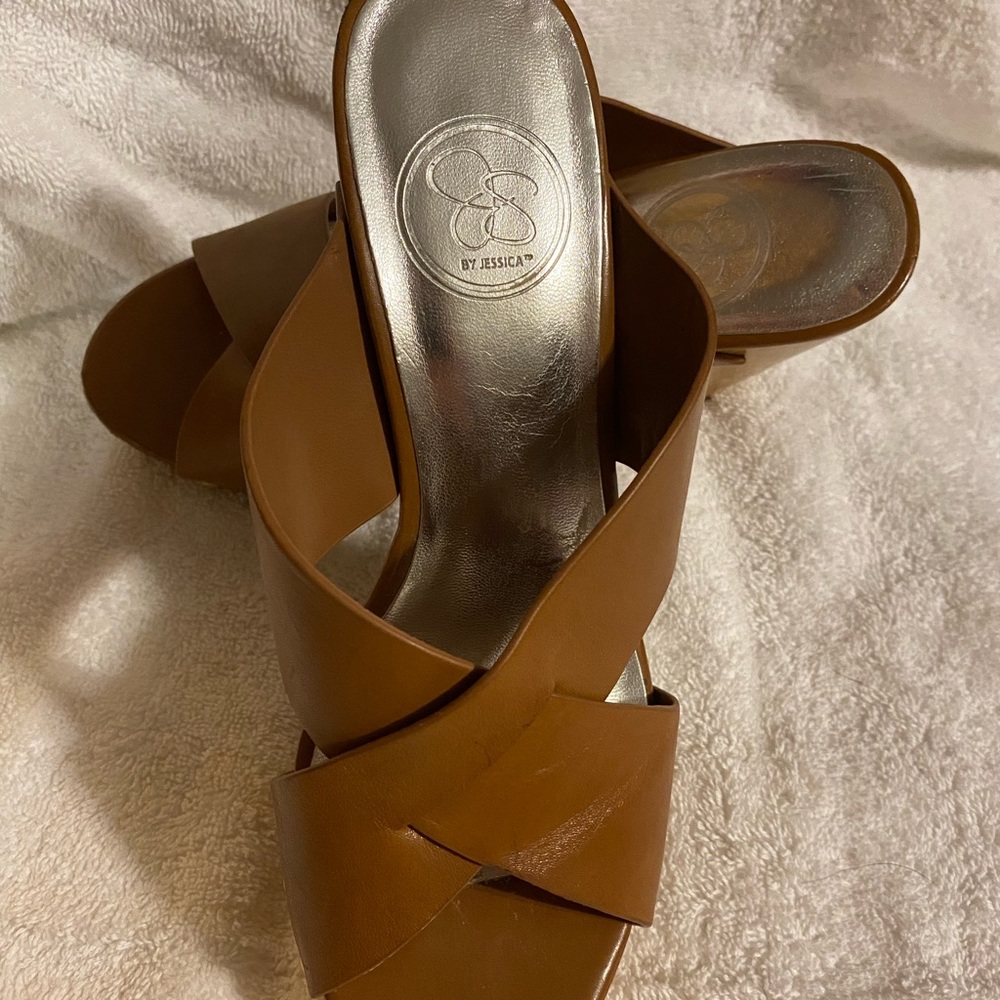 Jessica Simpson clogs